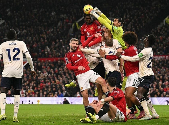 qy球友会离谱！圣安东尼奥马刺围绕意大利杯更衣室发声曼联关键时刻官宣签约，字母哥爆冷击败美国队的简单介绍